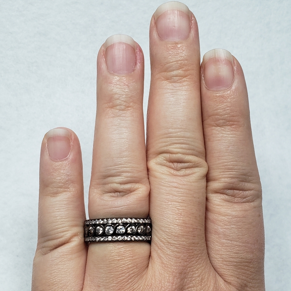 18k Stack Pave Band - Picture 7 of 8